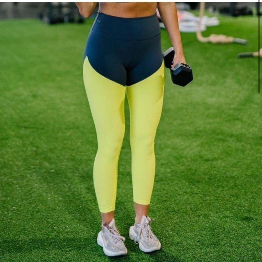 ZYIA ACTIVE • Women’s Storm Parallel Luxe Hi Rise 7/8 Legging Grey/Neon Yellow